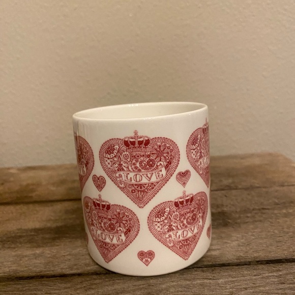 Valentines Day Queens Made with Love Mug - Picture 5 of 6